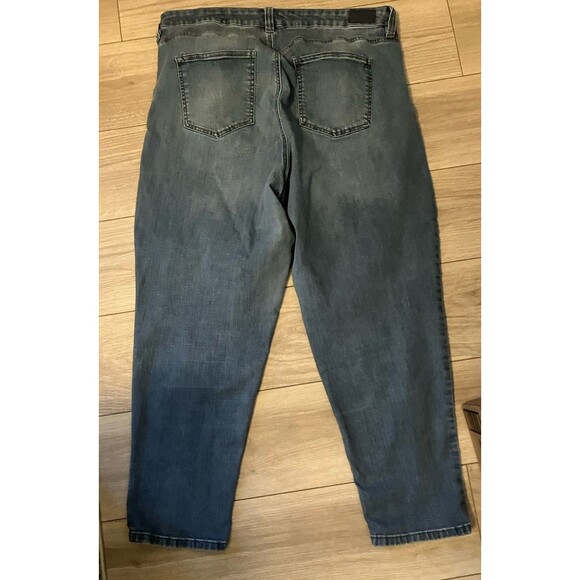 Revery Jeans Size 18W Mid-Rise Girlfriend 28” Inseam  Blue Denim - Picture 4 of 7